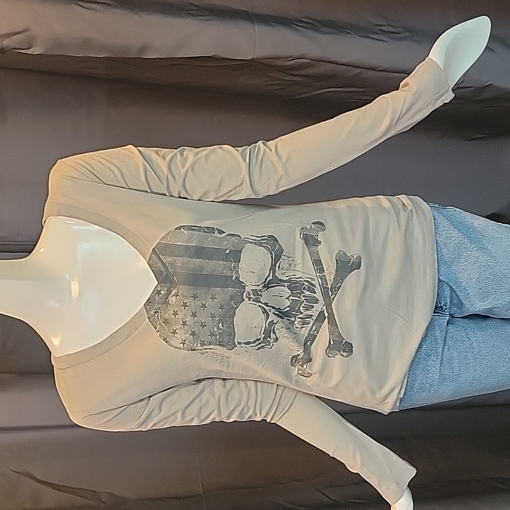 Long sleve V neck skull shirt